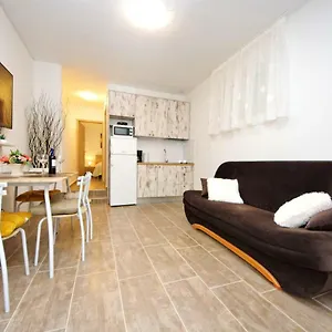 https://gabi-3.hotelinzadar.com